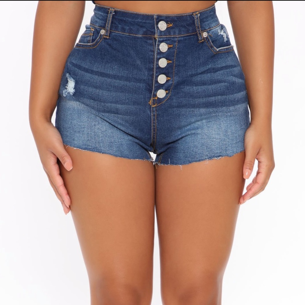 Fashion Nova Exposed button denim shorts NWT